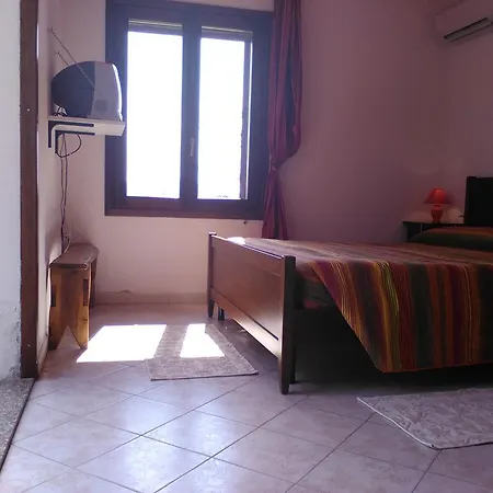 Agriturismo Canu Oda ve Kahvaltı Luogosanto